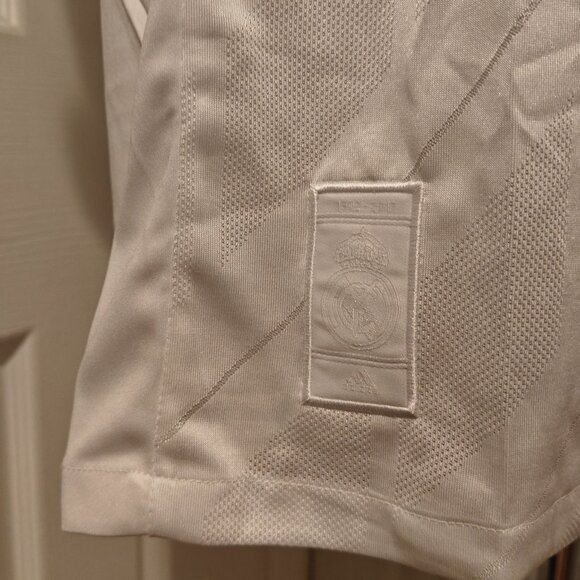 Real Madrid 2017-18 Home Jersey Adidas Men's Sizes M and L Football Soccer - Picture 8 of 16